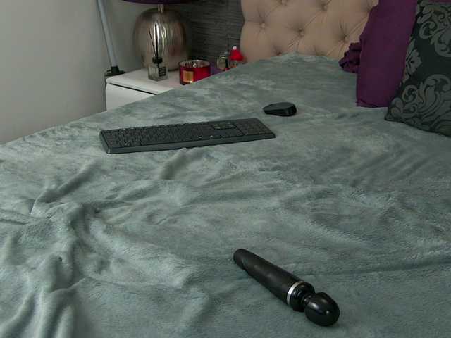 amelyjoyfull's BongaCams show and profile