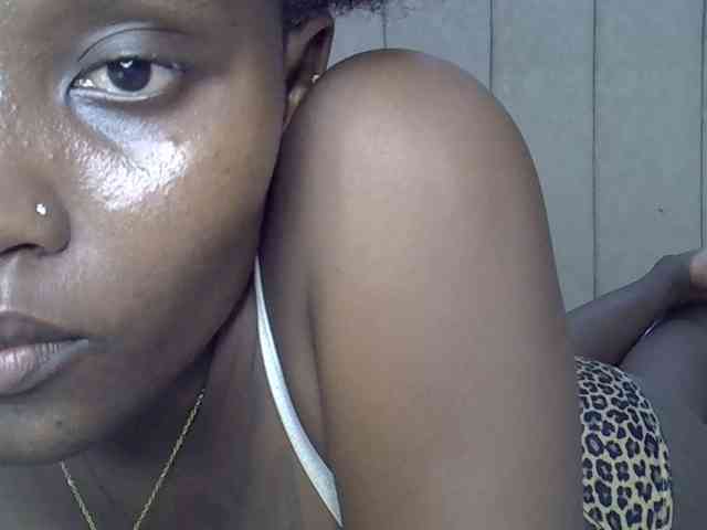 MellaninSasha Live Webcam on BongaCams