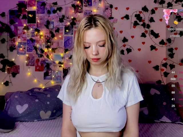 Mirabbella's BongaCams show and profile