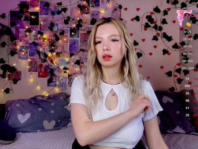 Mirabbella's BongaCams show and profile