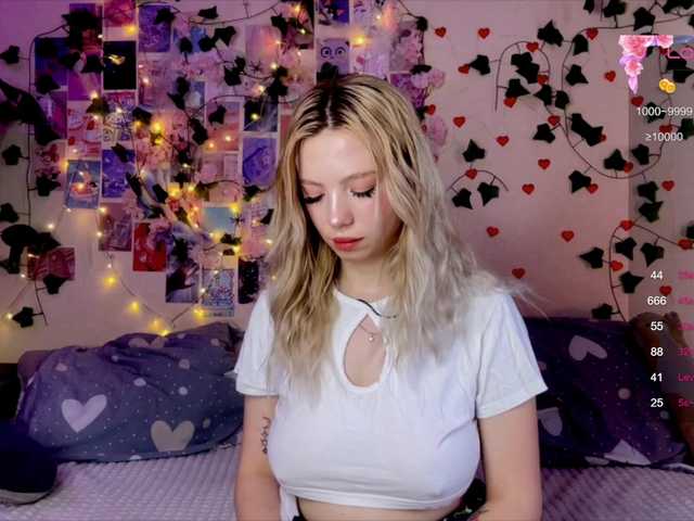 Mirabbella's BongaCams show and profile