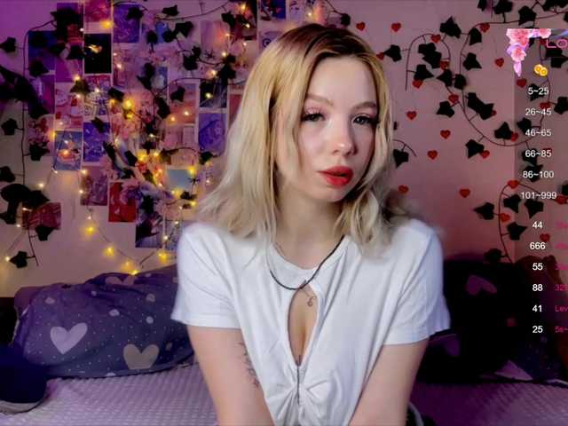 Mirabbella's BongaCams show and profile