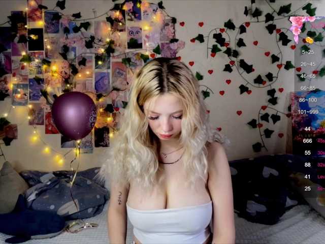 Mirabbella's BongaCams show and profile