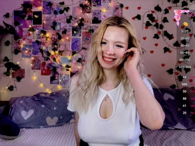 Mirabbella's BongaCams show and profile