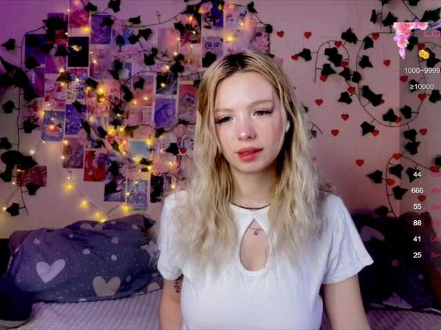 Mirabbella's BongaCams show and profile