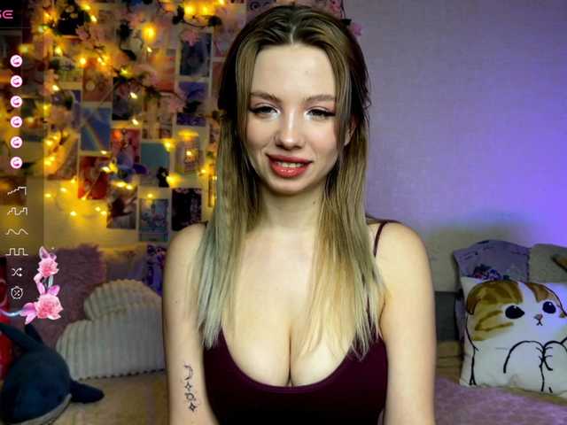 Mirabbella's BongaCams show and profile