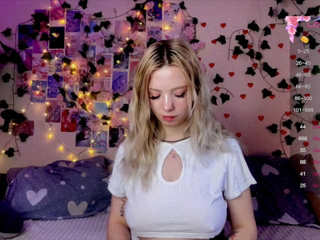 Mirabbella's BongaCams show and profile