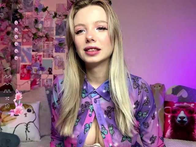 Mirabbella's BongaCams show and profile