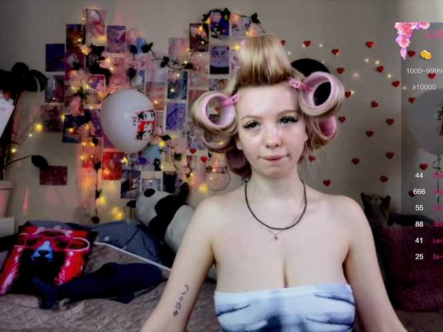 Mirabbella's BongaCams show and profile