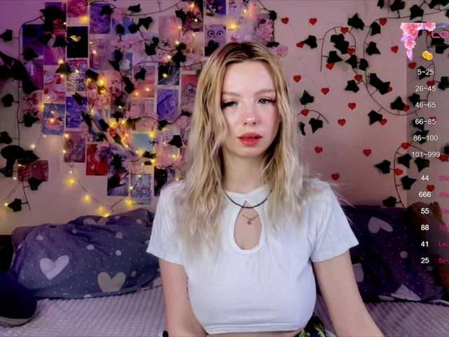 Mirabbella's BongaCams show and profile