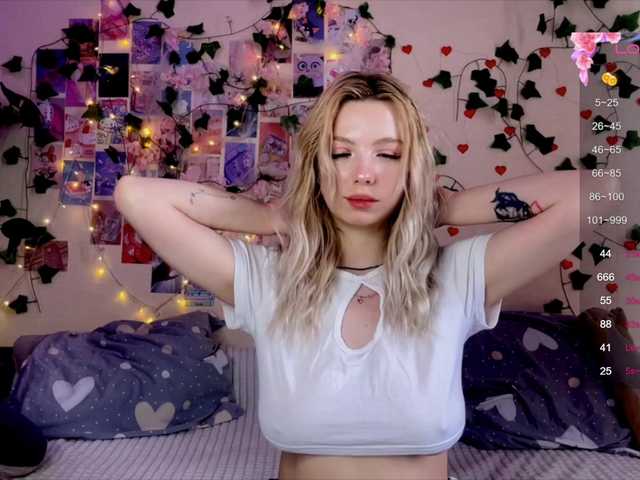 Mirabbella's BongaCams show and profile