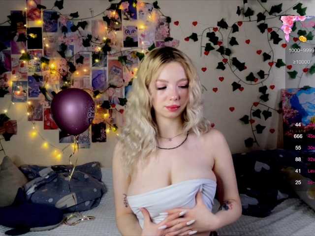 Mirabbella's BongaCams show and profile