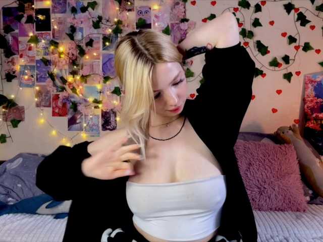 Mirabbella's BongaCams show and profile