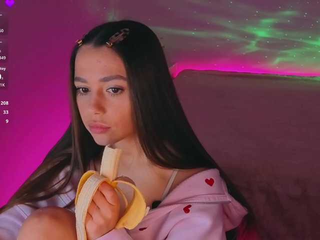 видео MaybeBabeTV