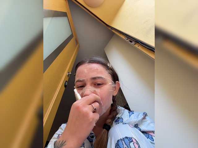 MaybeBabeTV's BongaCams show and profile