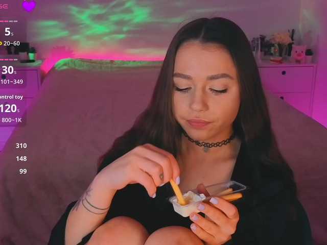 видео MaybeBabeTV