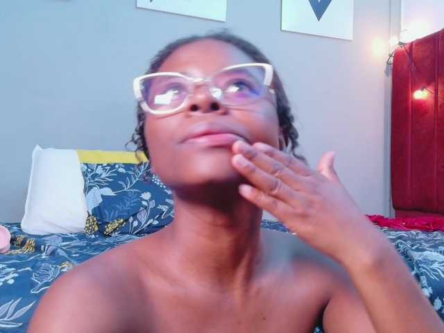 cutielittleebonyy's BongaCams show and profile