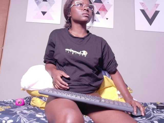 cutielittleebonyy's BongaCams show and profile