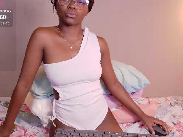 cutielittleebonyy's BongaCams show and profile