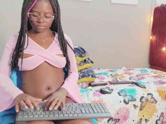 cutielittleebonyy cutielittleebonyy