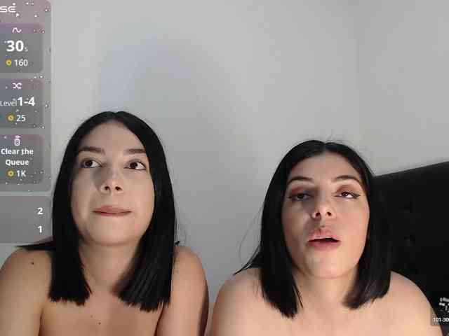 VenusMiloNaylaNova webcam