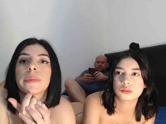 VenusMiloNaylaNova webcam