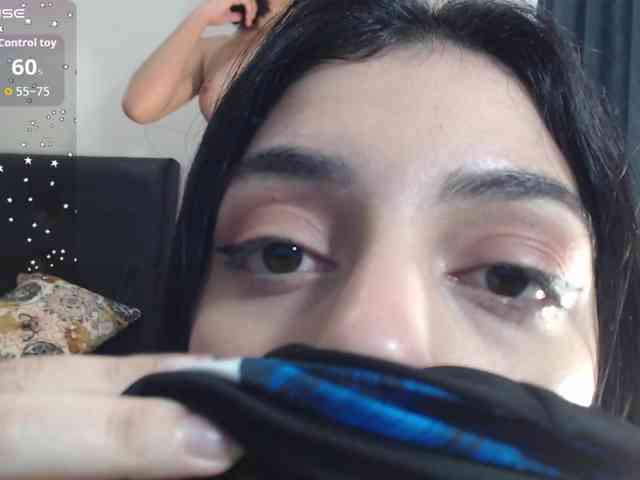 VenusMiloNaylaNova webcam