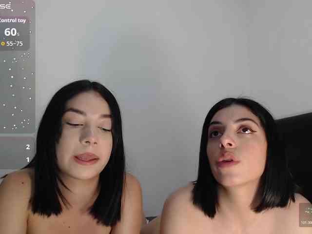 VenusMiloNaylaNova webcam