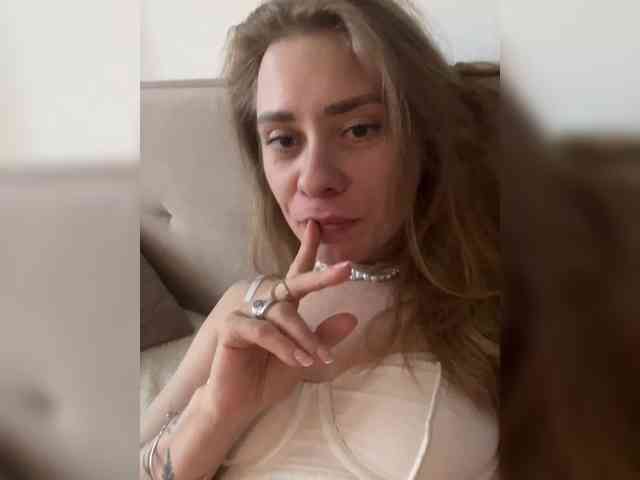 Rarniy-Aitem Live Webcam on BongaCams