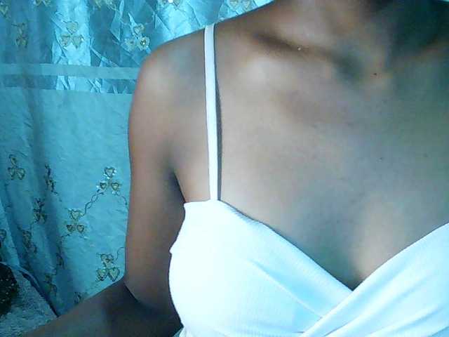 Eva-011's BongaCams show and profile