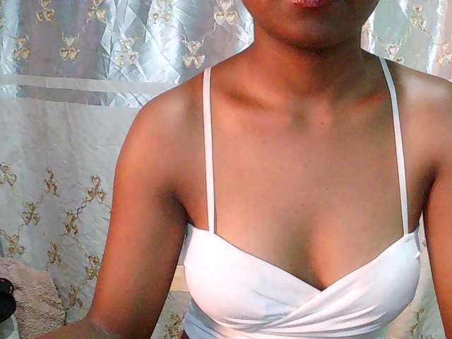 Eva-011's BongaCams show and profile