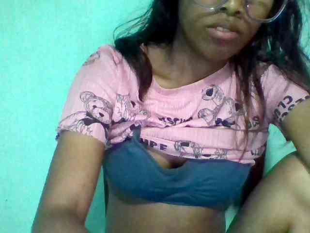 Eva-011 Live Webcam on BongaCams