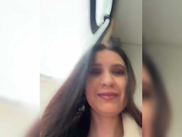 EvaRoughe broadcasting live