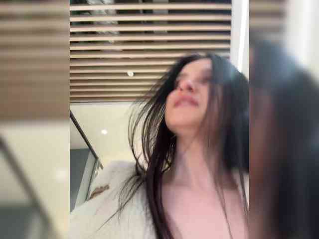 EvaRoughe Live Webcam on BongaCams