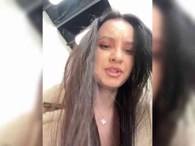 EvaRoughe Live Webcam on BongaCams