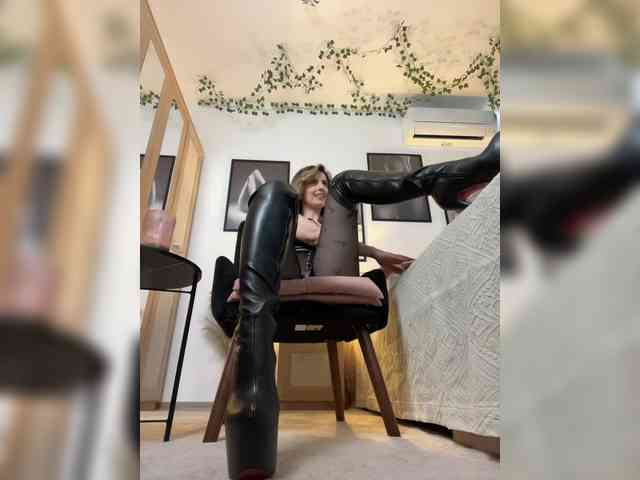 RheaAndersonn webcam