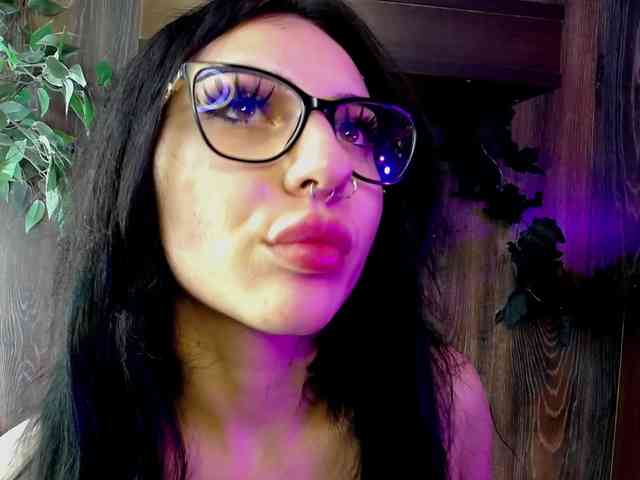 RavenFoxy Live Webcam on BongaCams