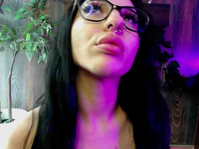 RavenFoxy Live Webcam on BongaCams