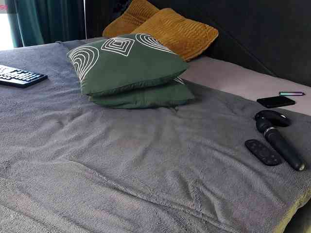 RavenFoxy Live Webcam on BongaCams