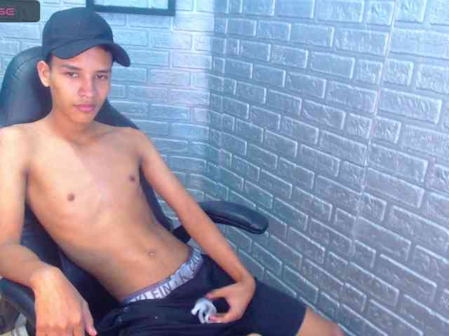 DanteMoreau Live Webcam on BongaCams