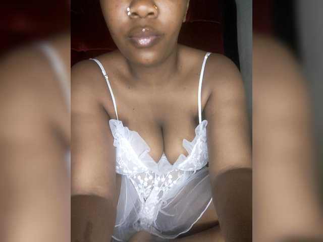 le modèle Hornysoul360 est en webcam porno dans un show sur le site bongacams, il possède les tags suivants: Ebony,Redhead,Shaved