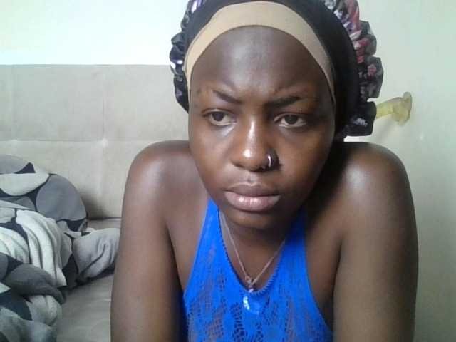 Queenbee25 Live Cam on BongaCams and RICams