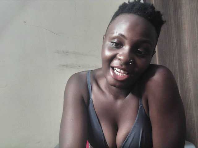 Queenbee25 – webcam model profile photo