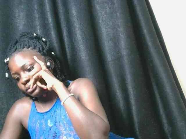 Queenbee25 Live Webcam on BongaCams