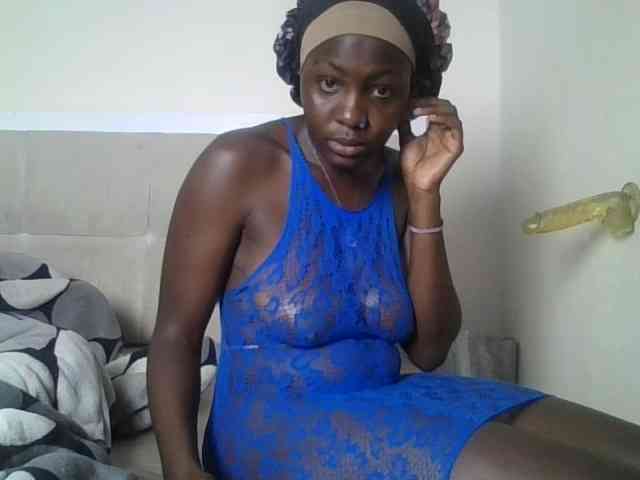 Queenbee25 Live Webcam on BongaCams