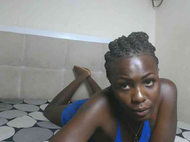 Queenbee25 webcam