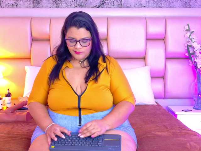 SelennaCooper's BongaCams show and profile