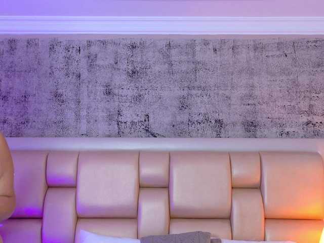 SelennaCooper's BongaCams show and profile