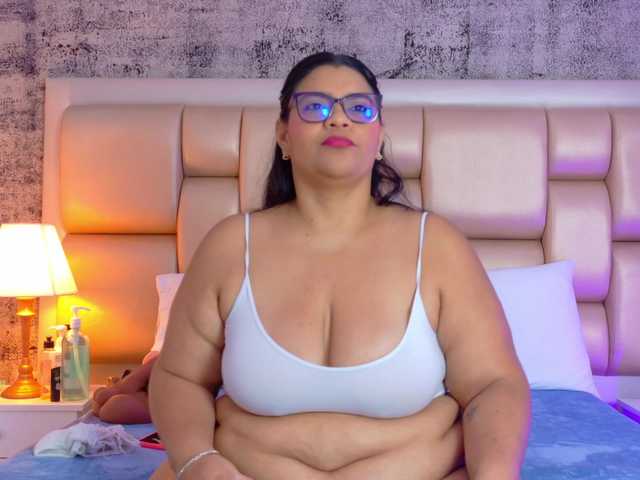 SelennaCooper's BongaCams show and profile