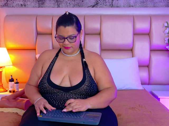 SelennaCooper's BongaCams show and profile